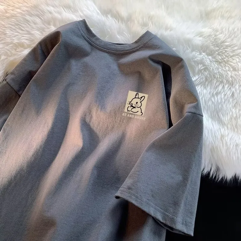 M-8XL 패션 캐주얼 한국어 버전 남성 반팔 티셔츠 인기 스타일 작은 토끼 프린트 오버 사이즈 라운드 넥 티셔츠